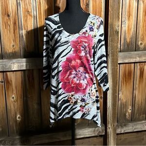 Lynn Ryan top beading sharkbite knit floral gray pink 1X FIRM on Price